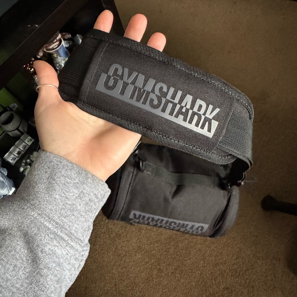 Gymshark Black Crossbody Bag - Picture 3 of 7